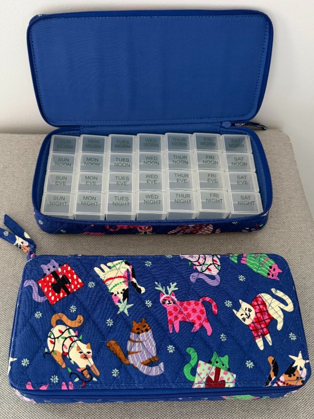 Vera Bradley CATNIP CHRISTMAS Lg Travel Pill Case (New No Tag) 7 Day Organizer